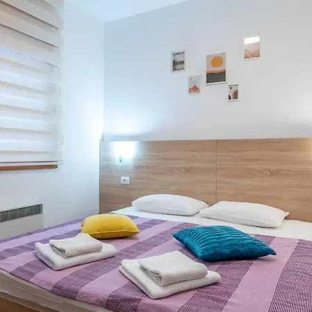 Blue-angel-lux 兹拉蒂博尔